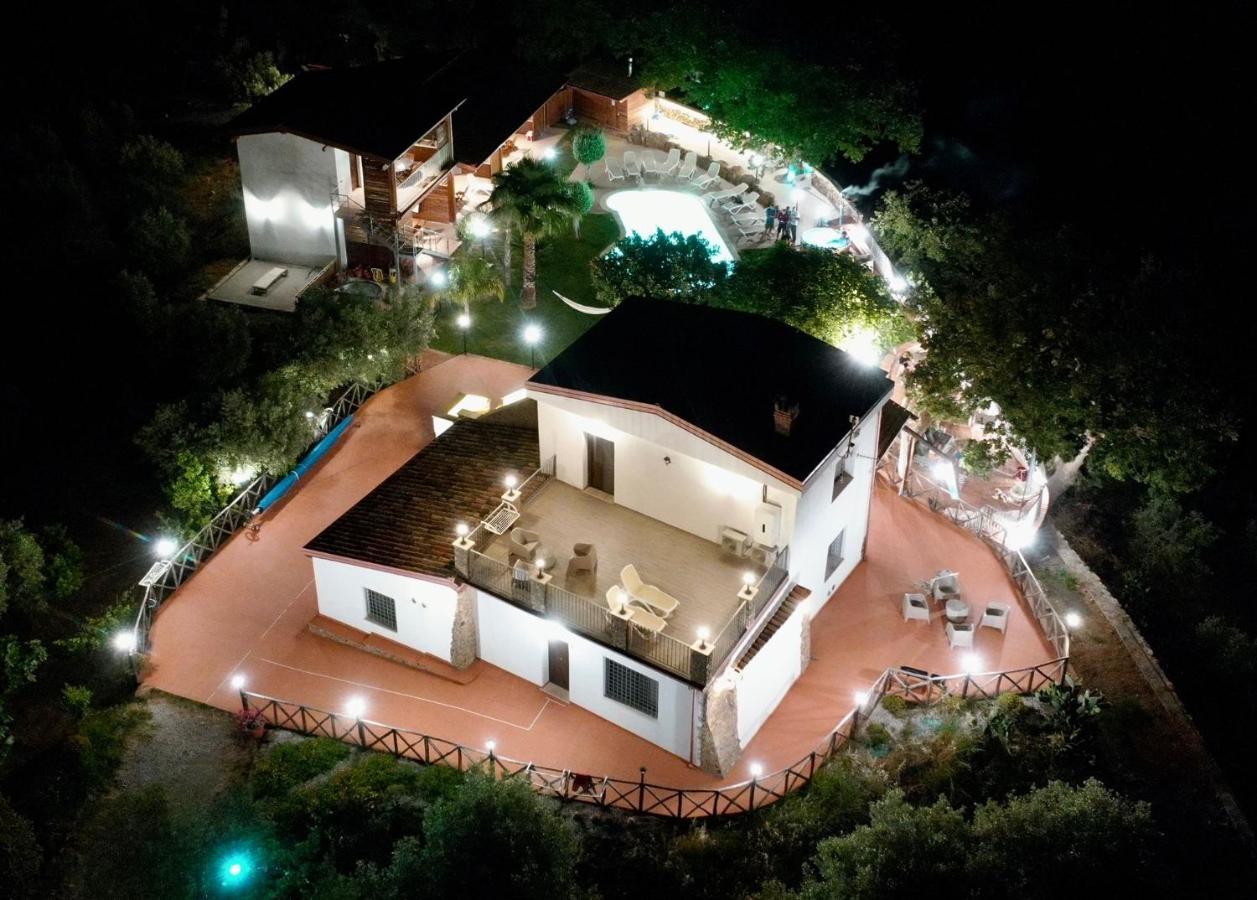 ジッツェリーア Casale Calabria Bed & Breakfast エクステリア 写真