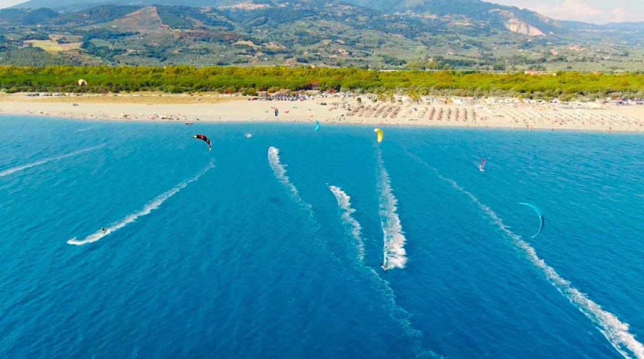ジッツェリーア Casale Calabria Bed & Breakfast エクステリア 写真