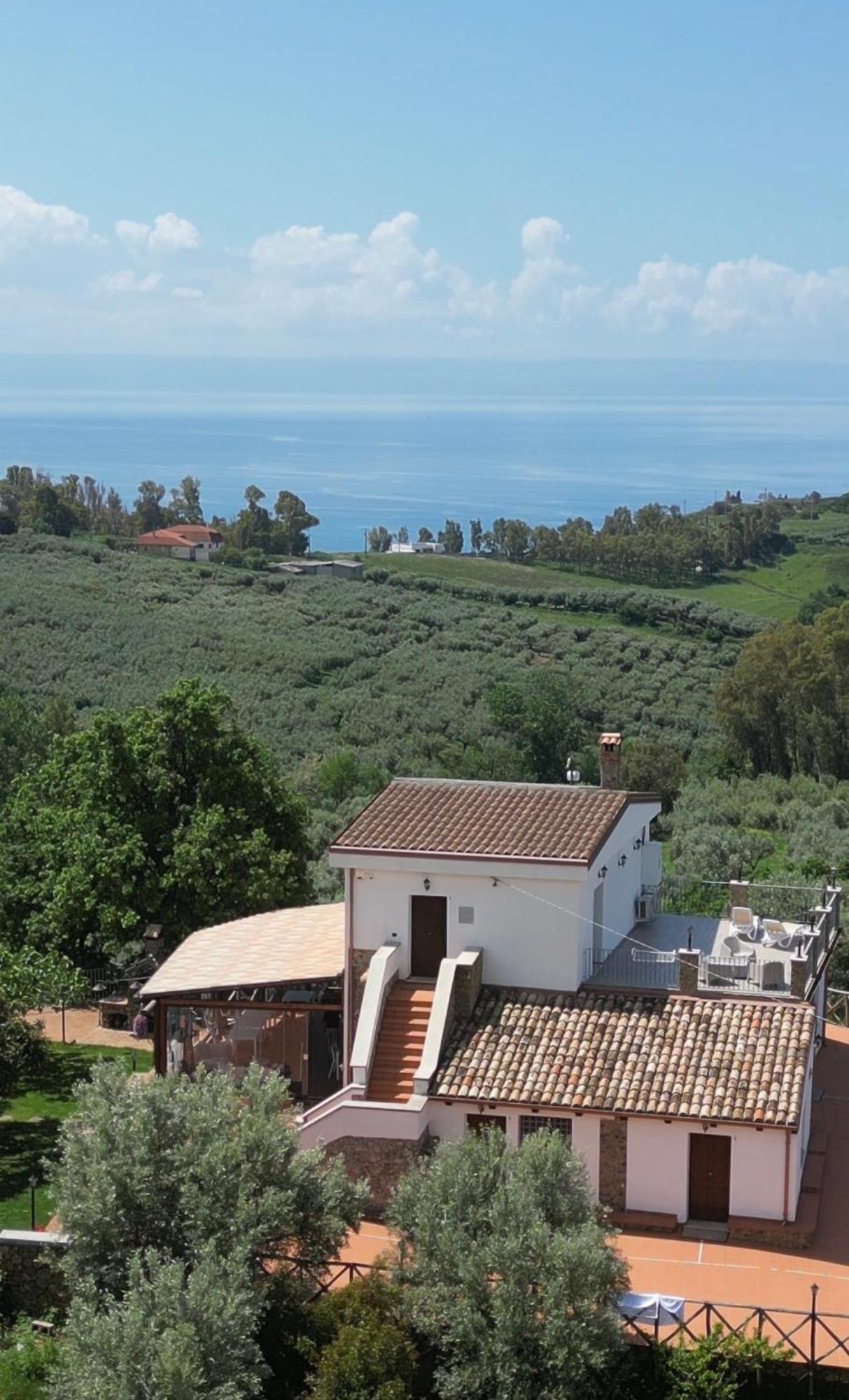 ジッツェリーア Casale Calabria Bed & Breakfast エクステリア 写真