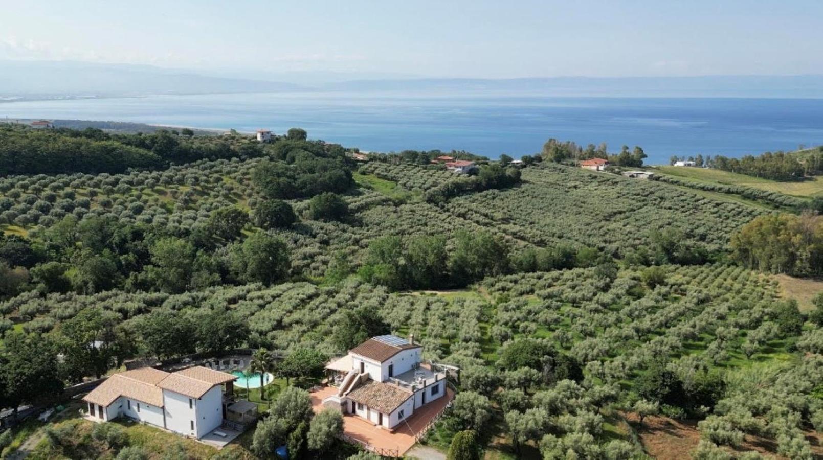 ジッツェリーア Casale Calabria Bed & Breakfast エクステリア 写真