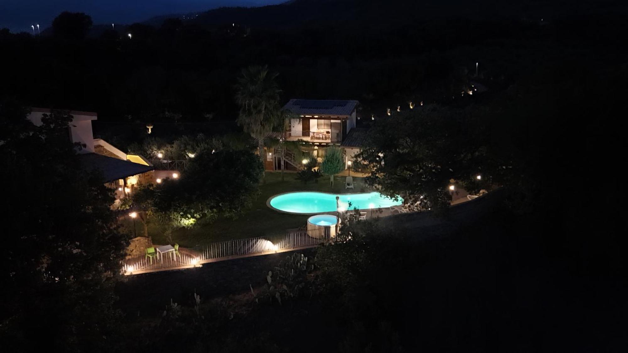 ジッツェリーア Casale Calabria Bed & Breakfast エクステリア 写真