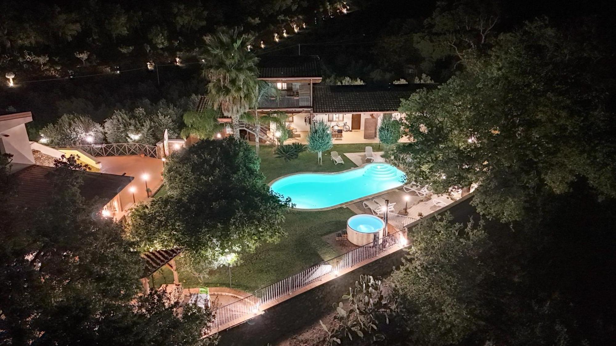 ジッツェリーア Casale Calabria Bed & Breakfast エクステリア 写真