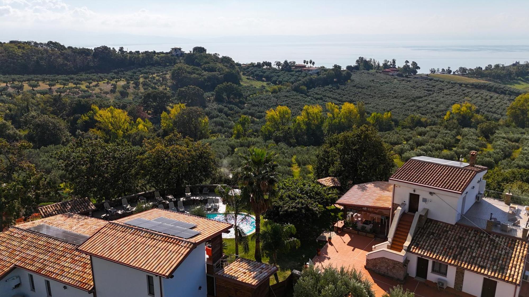 ジッツェリーア Casale Calabria Bed & Breakfast エクステリア 写真