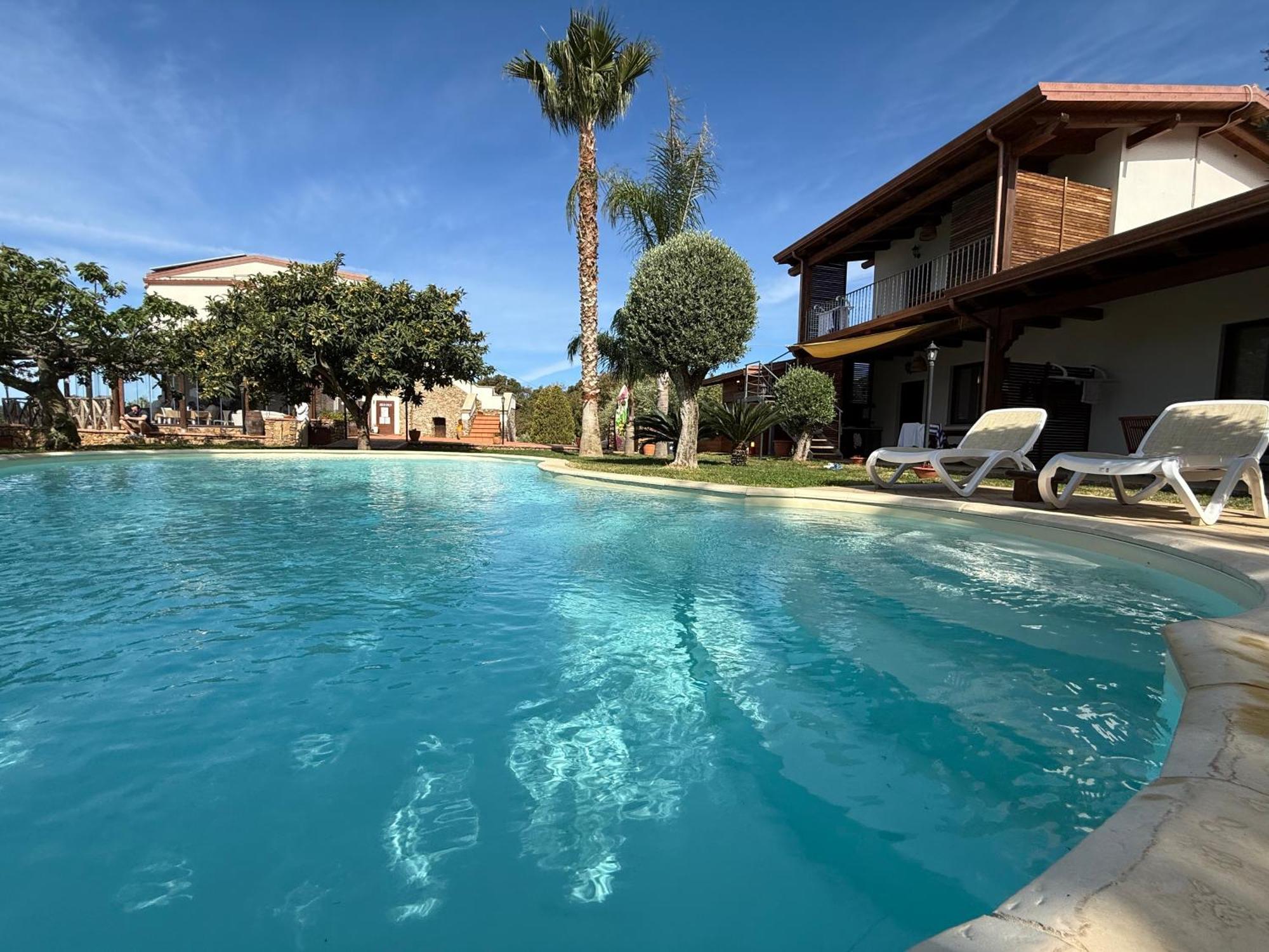 ジッツェリーア Casale Calabria Bed & Breakfast エクステリア 写真