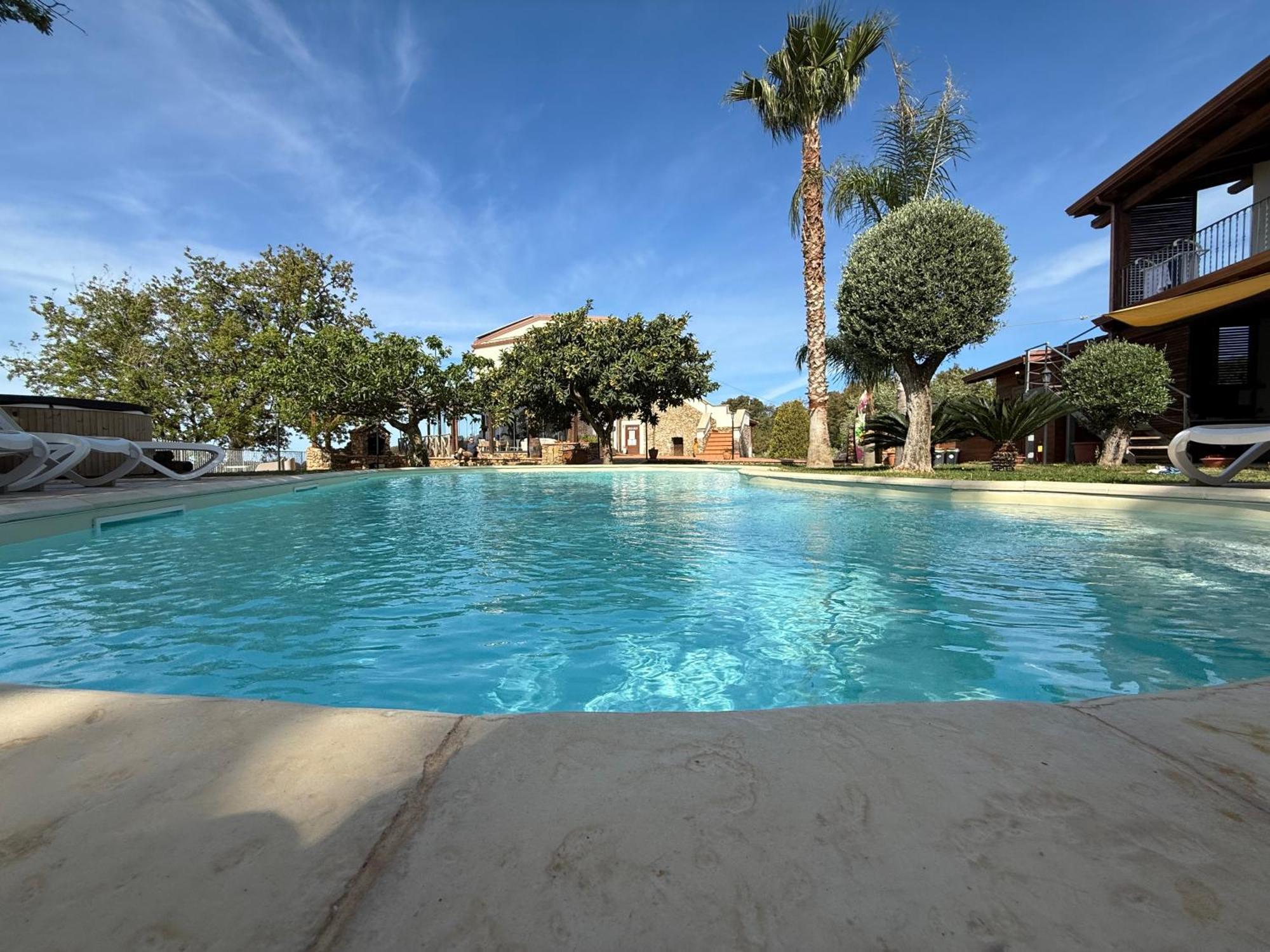 ジッツェリーア Casale Calabria Bed & Breakfast エクステリア 写真