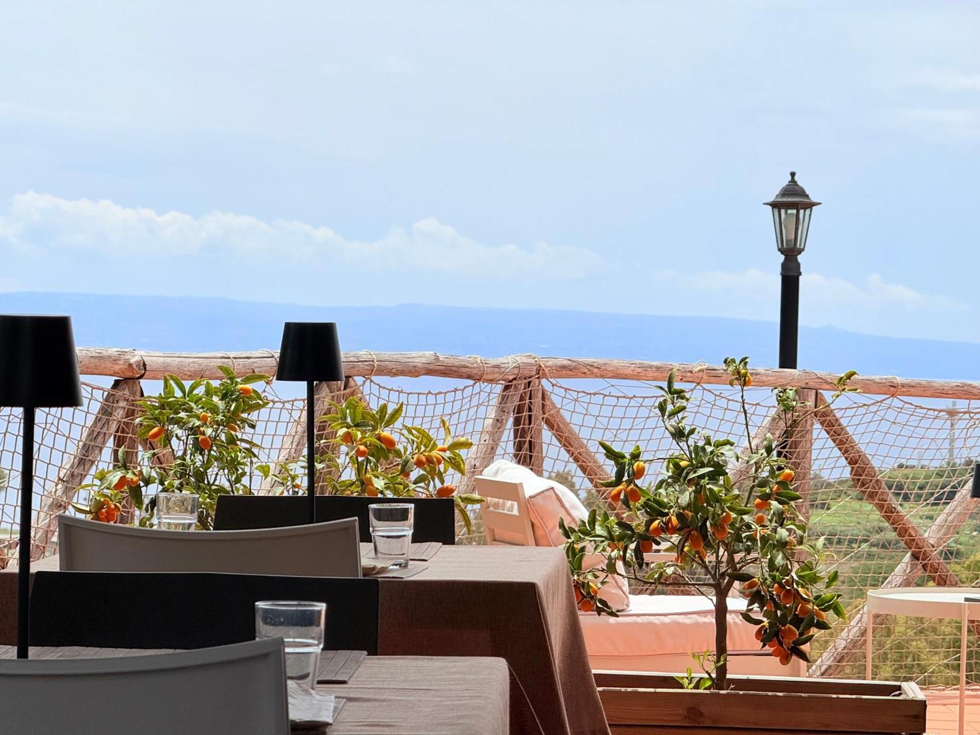 ジッツェリーア Casale Calabria Bed & Breakfast エクステリア 写真
