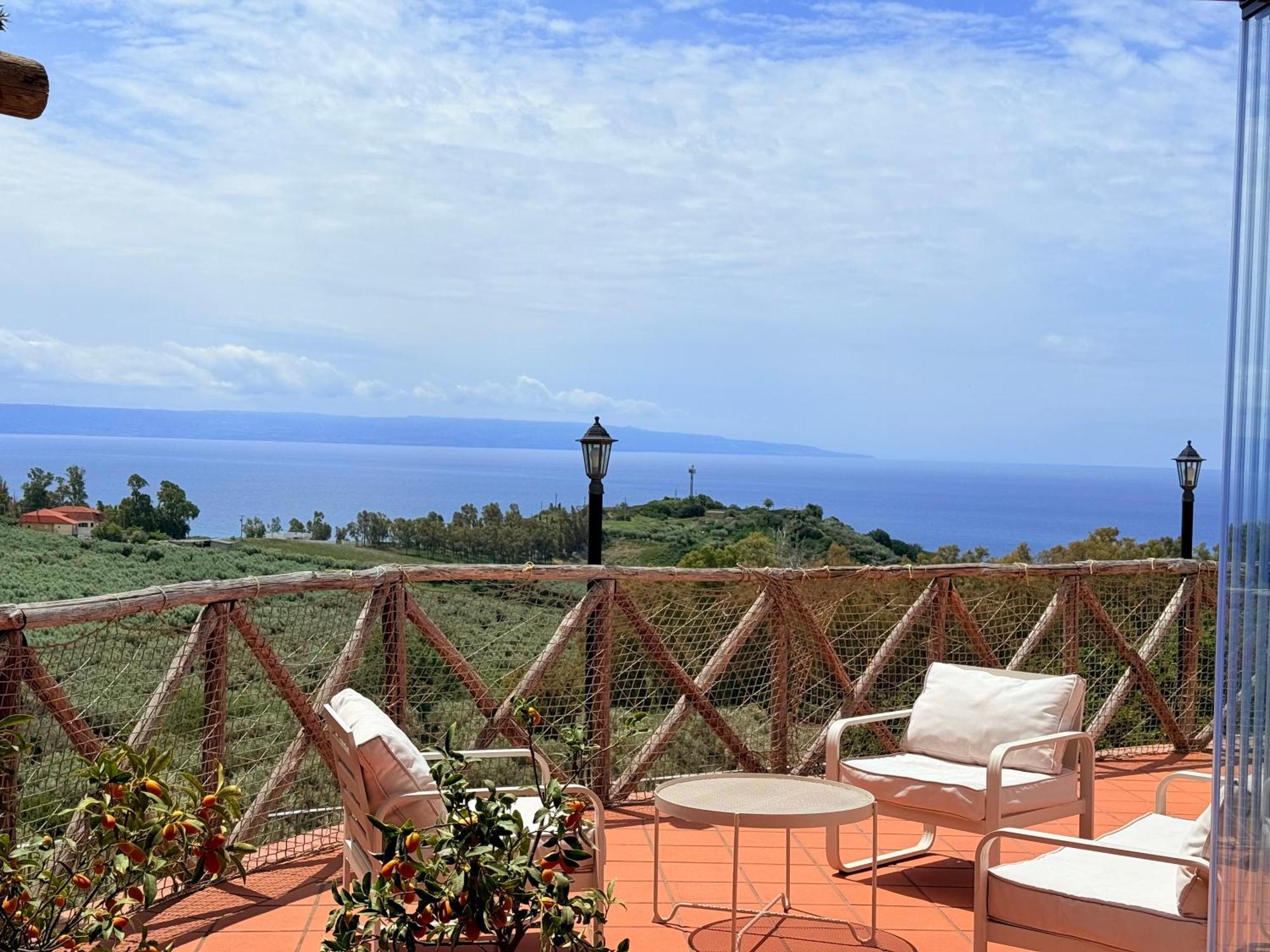 ジッツェリーア Casale Calabria Bed & Breakfast エクステリア 写真