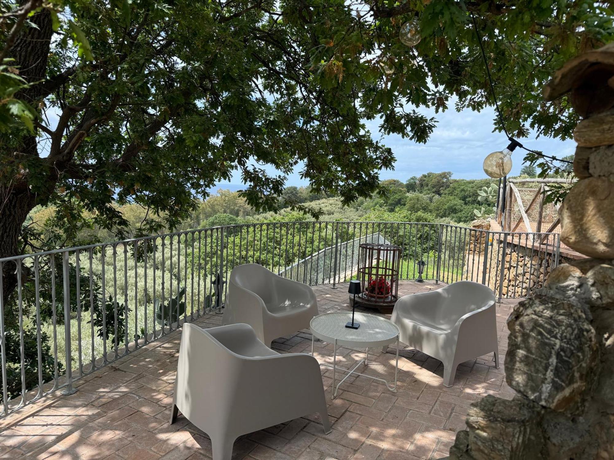 ジッツェリーア Casale Calabria Bed & Breakfast エクステリア 写真